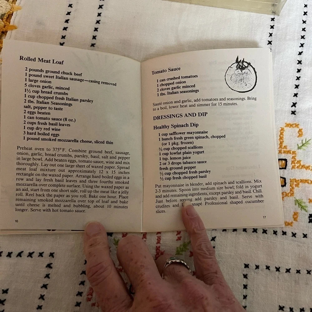 Le Canape Maker For Better Looking HORS-D'OEUVRES Appetizers by LK Vintage 1986.